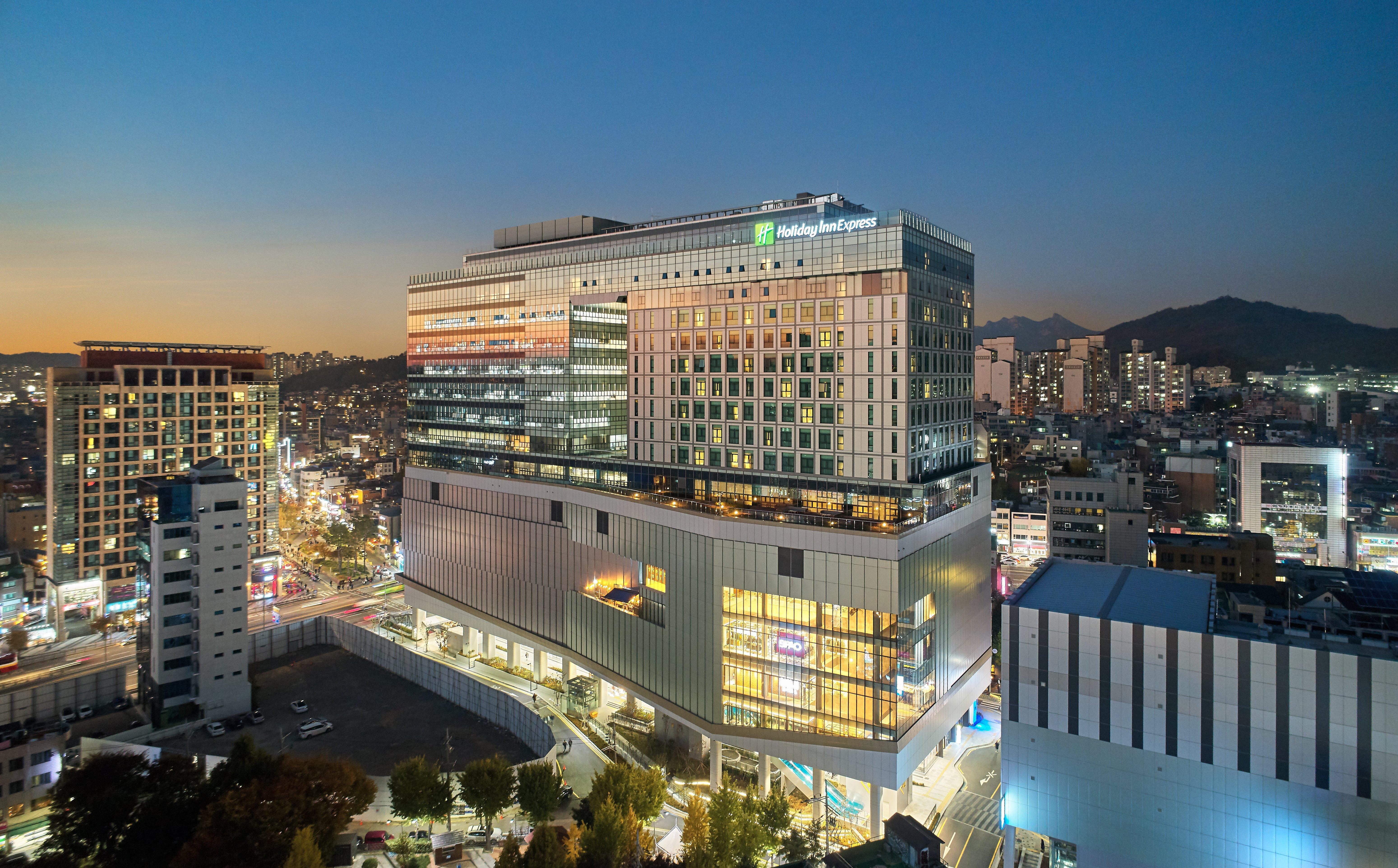 Holiday Inn Express Seoul Hongdae, An Ihg Hotel Exterior photo